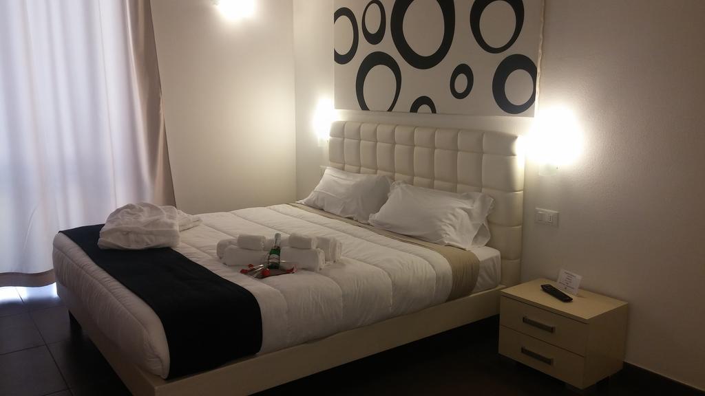 Up Room&Suite Lecce Exterior photo